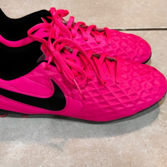 Nike Neon Pink Tiempo Soccer Cleats -Size 5Y - Picture 4 of 6